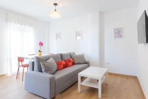 Khu vực ghế ngồi tại Wintowinrentals Apartment Next to the Beach in Rincón de la Victoria