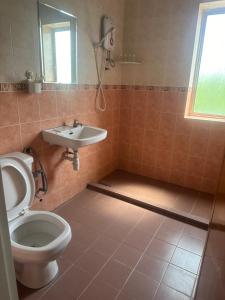 Koupelna v ubytování V HOTEL + 37 fotografií