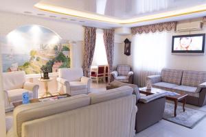 Posezení v ubytování Shine Hotel