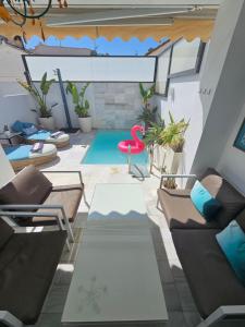 Część wypoczynkowa w obiekcie Apartamento MarySol B con Terraza y Piscina privada