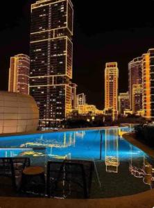 Kolam renang di atau dekat dengan Acqua PRIVATE Residences