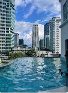 Kolam renang di atau dekat dengan Acqua PRIVATE Residences +42 gambar