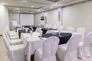 El área de trabajo o centro de convenciones de Hotel One Jinnah, Islamabad