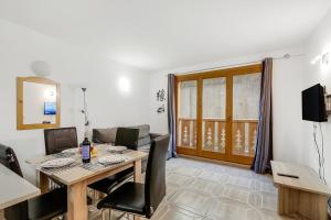 TV a/nebo společenská místnost v ubytování Andorra Active Leisure Apartment - Happy Rentals + 13 fotografií
