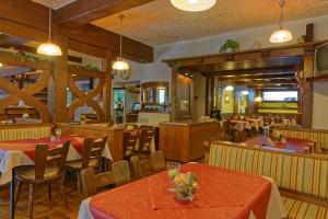 Restaurace v ubytování Moselstern Hotel Zum guten Onkel