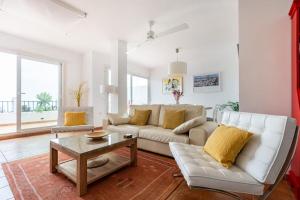 A seating area at Casa del Mar