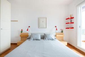 A bed or beds in a room at Casa del Mar