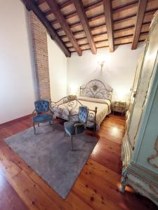 Posezení v ubytování VENICE Elegant Bedroom with Private Bathroom