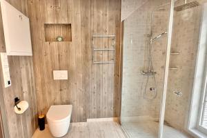 Phòng tắm tại Bay Chalet Sørvågen +19 ảnh