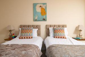 En eller flere senge i et værelse på Middle Wing - Norfolk Cottage Agency