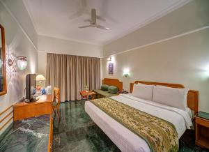 Posteľ alebo postele v izbe v ubytovaní Renest Shraddha Inn - Shirdi