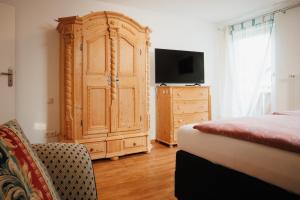 TV a/nebo společenská místnost v ubytování Haus mit wunderschönem Ausblick und Garten