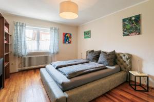 Posezení v ubytování Haus mit wunderschönem Ausblick und Garten