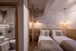 Postel nebo postele na pokoji v ubytování Hotel Serenity Timisoara