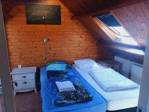 a small room with two beds in a attic at De Stormmeeuw in Egmond aan Zee