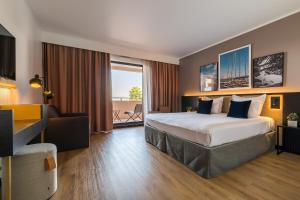 Llit o llits en una habitació de Hôtel Villa M Marseille
