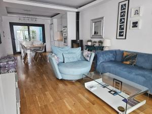 Część wypoczynkowa w obiekcie Apartamento MarySol B con Terraza y Piscina privada