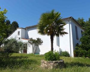 Το κτήριο όπου στεγάζεται  the country house