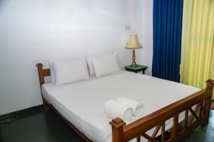 Postel nebo postele na pokoji v ubytování Galpothuyaya Eco Lodge Kandalama
