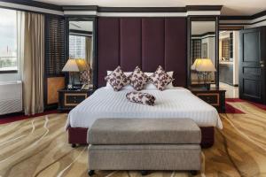 Postel nebo postele na pokoji v ubytování Rembrandt Residences Bangkok