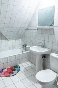 A bathroom at Bagoly Fogadó