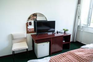 A television and/or entertainment centre at Bagoly Fogadó