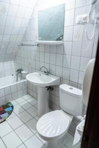 A bathroom at Bagoly Fogadó