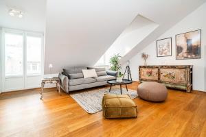 Posezení v ubytování Luxurious 3bed very spacious apt in the best area