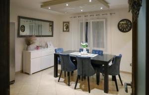 Kuchyň nebo kuchyňský kout v ubytování Awesome Home In Vrgorac With Wifi