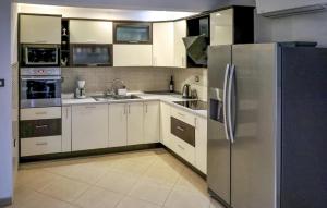 Kuchyň nebo kuchyňský kout v ubytování Awesome Home In Vrgorac With Wifi