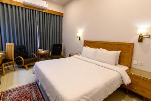 Postel nebo postele na pokoji v ubytování Hotel One Mansehra