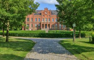 Κήπος έξω από το One-Bedroom Apartment In Krakow Am See
