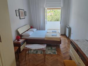a small room with a bed and a table at RIBARIĆ in Banjol