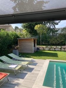 Basen w obiekcie Maison élégante à Bouc-Bel-Air avec piscine privée lub w pobliżu