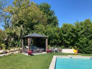 Basen w obiekcie Maison élégante à Bouc-Bel-Air avec piscine privée lub w pobliżu