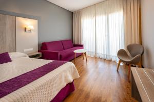 Postel nebo postele na pokoji v ubytování Albir Playa Hotel & Spa