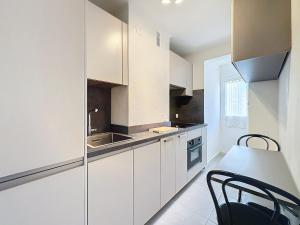 Kuchyň nebo kuchyňský kout v ubytování 1 bedroom Latour Maubourg Cannes Riviera 245