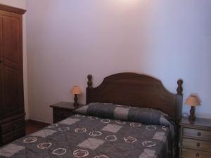 A bed or beds in a room at Apartamentos Viviendas Vacacionales Pozo de La Salud