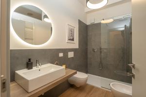 Ένα μπάνιο στο MuBra 55 Apartments +136 φωτογραφίες