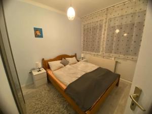 a small bedroom with a bed and a window at Mary's City Room in Nyíregyháza