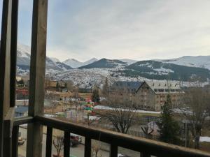 a view from a window of a town with snow covered mountains at Apartamento acogedor Falcó 2 in Pla de l'Ermita