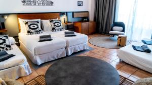 a living room with two beds and a table at Coral Cotillo Beach in El Cotillo