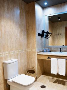 a bathroom with a toilet and a sink at Coral Cotillo Beach in El Cotillo