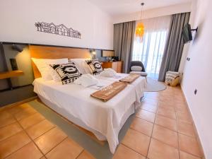 a bedroom with a large bed with white sheets and pillows at Coral Cotillo Beach in El Cotillo