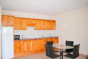 Kuchnia lub aneks kuchenny w obiekcie Coral Los Silos - Your Natural Accommodation Choice