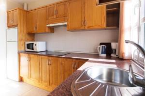 Kuchnia lub aneks kuchenny w obiekcie Coral Los Silos - Your Natural Accommodation Choice