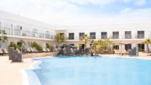 a view of the pool at the hotel at Coral Cotillo Beach in El Cotillo