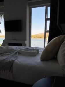 Fotografie z fotogalerie ubytování Serene Suite On The Dam v destinaci Hartbeespoort + 25 fotografií