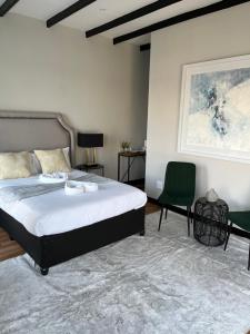 Fotografie z fotogalerie ubytování Serene Suite On The Dam v destinaci Hartbeespoort