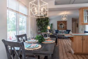 Φωτογραφία από το άλμπουμ του Funky and Fun Beach Getaway σε Grayland